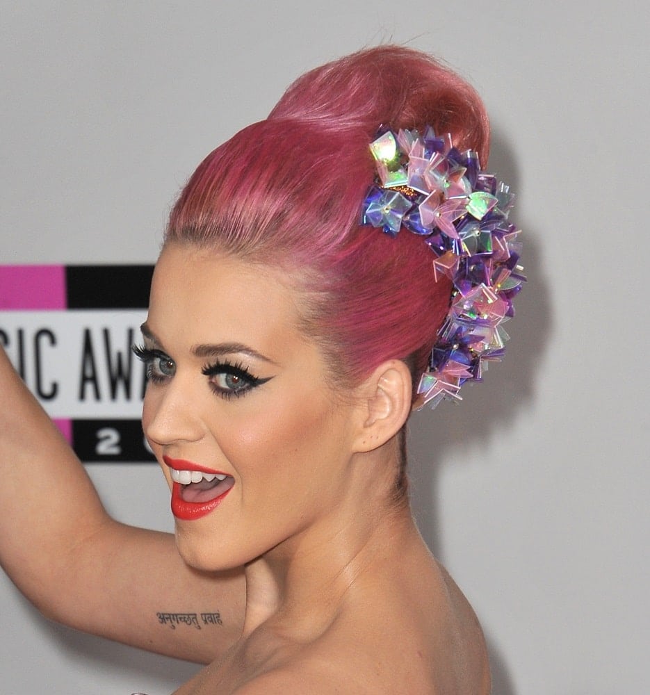 celebrity singer with  pink hair - Katy Perry