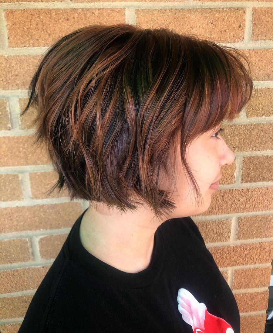 short choppy brunette hair with highlights