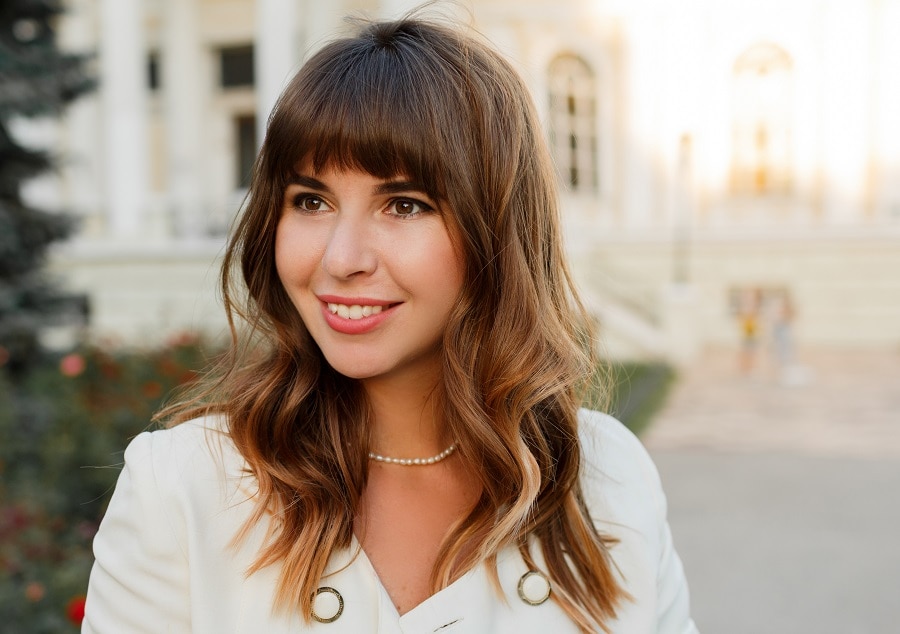 thick wavy hair with bangs and highlights