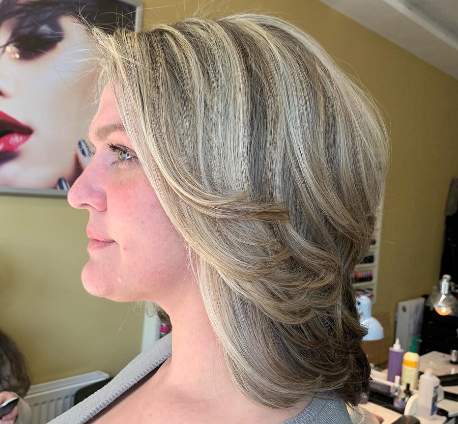 layered ash blonde hair