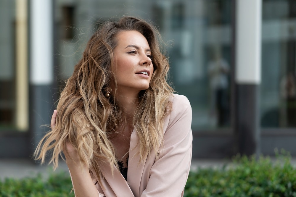 light brown hair with highlights