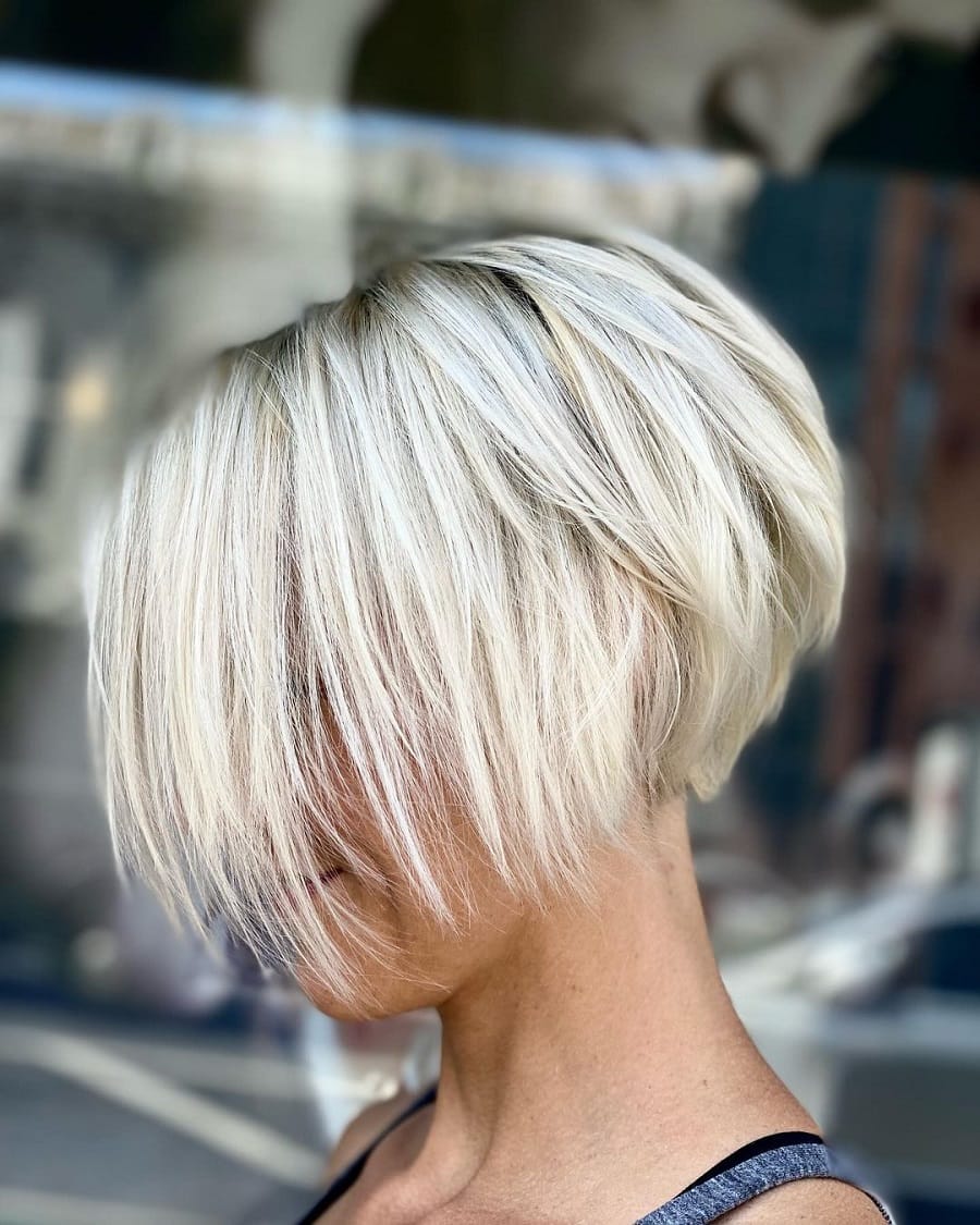 razor cut hairstyle for short blonde hair