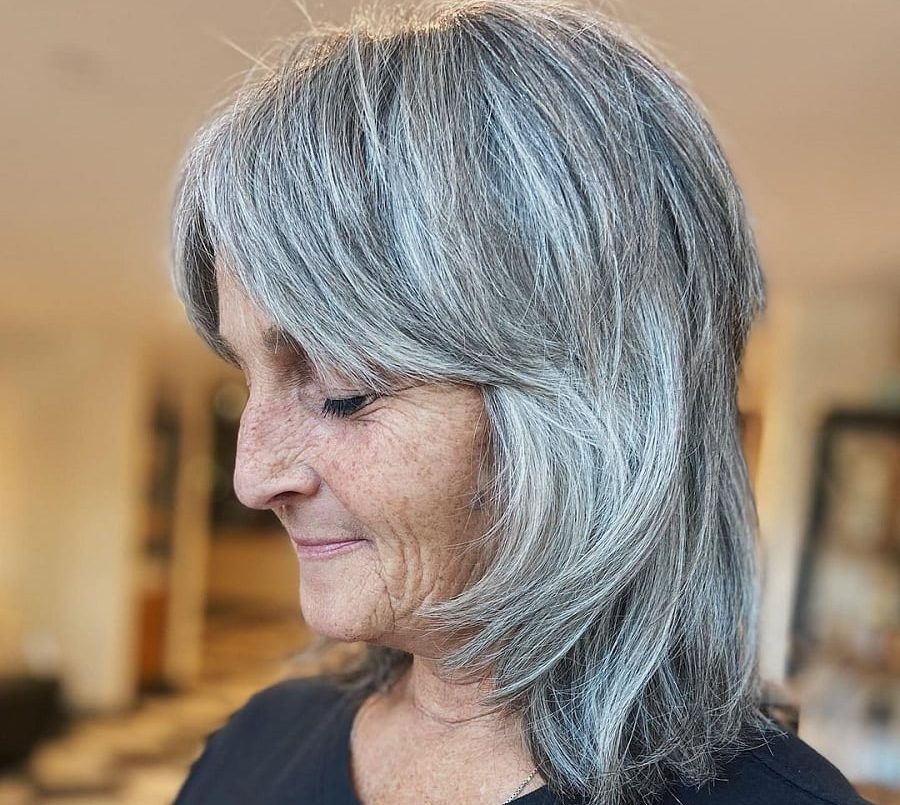 gray shaggy hairstyle for older woman